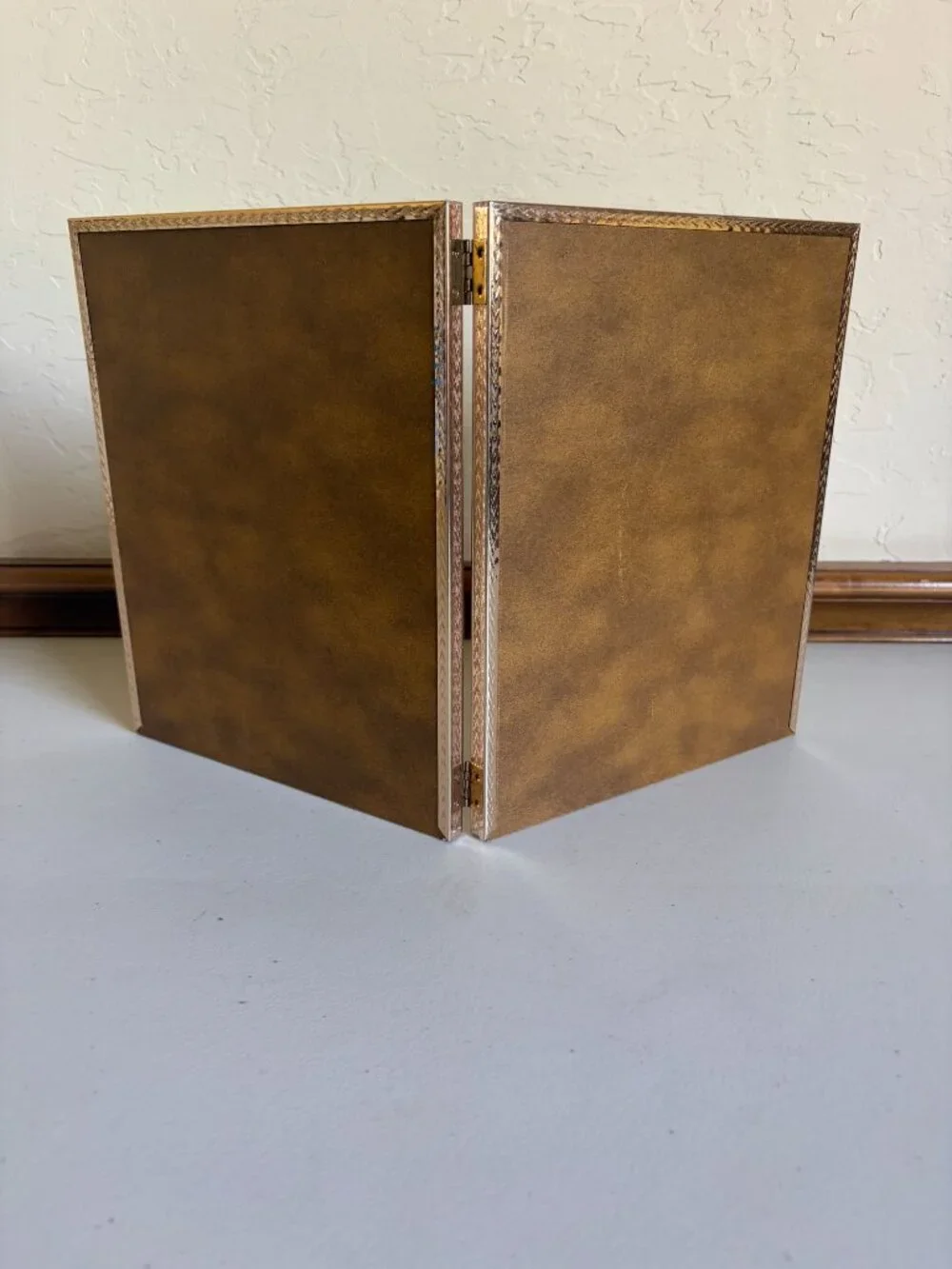 Vintage 8x10 Double Hinge Bi-fold Brass Gold Tone Photo Frame Intercraft